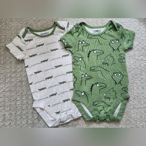 Baby Boy gender neutral onsies set 18-24 months alligator crocodile dino NWOT